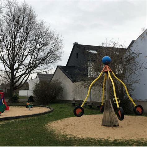 Es werden etliche personen vermisst. Spielplatz Ackerstraße in Erftstadt