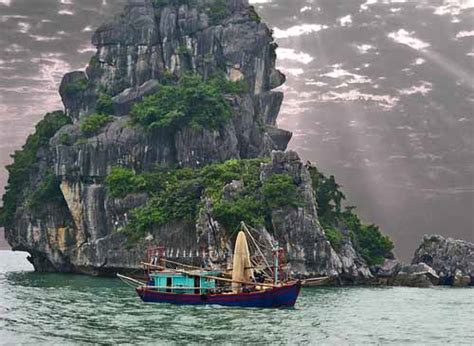 Halong Bay Vietnam ~ World Beautiful Places