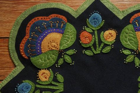 Wool Applique Pattern Kit Jacobean Round Square Flowers Table Runner