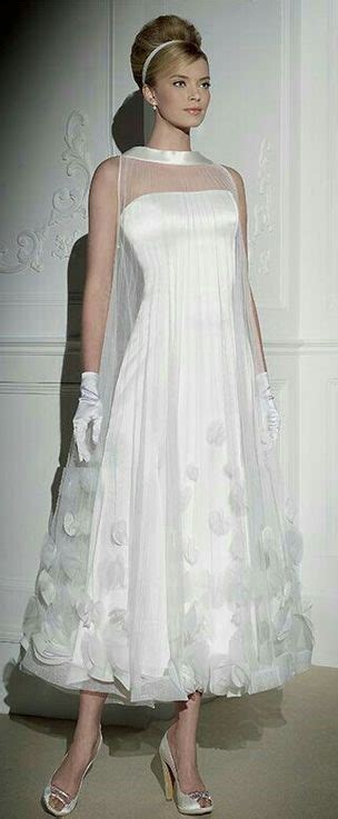 Chi l'ha detto che una sposa debba necessariamente indossare un abito lungo? L'ABITO DA SPOSA CORTO - La Fata Madrina Alessandra Cristiani