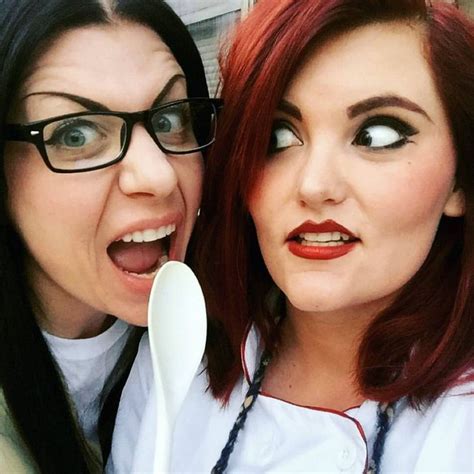 10 Awesome Lesbian Couples Halloween Costume Ideas From Pop Culture Lesbian Couple Couples