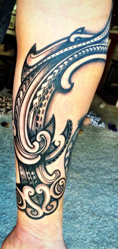 What are the meanings of tattoos in hawaiian culture? Maori hammer head shark. #Samoantattoos | Hawaiian tattoo ...