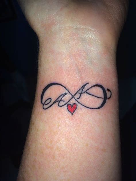 Initial tattoos can be worn by both men and women. 60 Charming Initial Tattoo Designs Keep a Loved One Closer ...