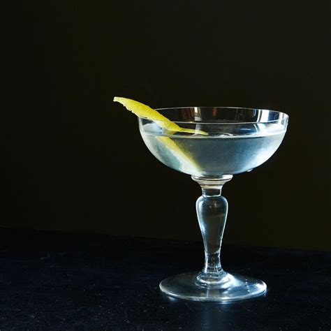 30 Classic Cocktails Everyone Should Know How To Make Classic Cocktails Classic Cocktail