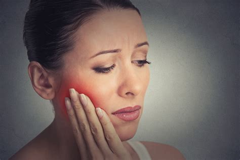 A Guide To Symptoms Of A Tooth Infection Spreading