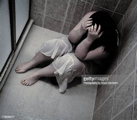 Crying Woman In The Bathroom Photos Et Images De Collection Getty Images