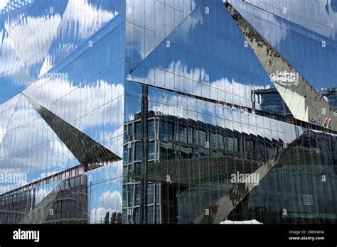 Cube Berlin Cube Shaped Office Building On Washingtonplatz Germany