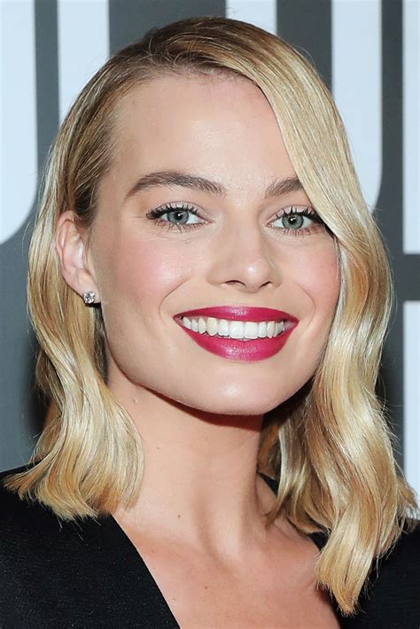 The Best Beauty Looks From The 2018 Golden Globe Awards Margot Robbie
