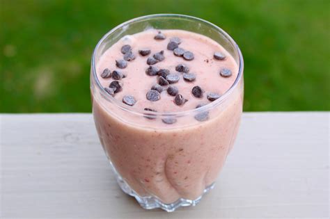 Thick Vegan Strawberry Banana Smoothie No Meat Fast Feet