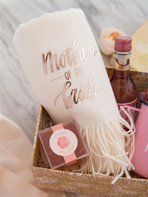 How To Personalize T Boxes For Mom And Dad On Your Wedding Day