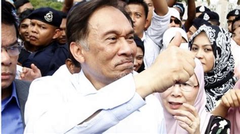 Anwar Ibrahim Acquitted Of Sodomy In Malaysia Bbc News