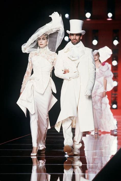 Le Défilé Christian Dior Haute Couture Automne Hiver 2000 2001 Wedding