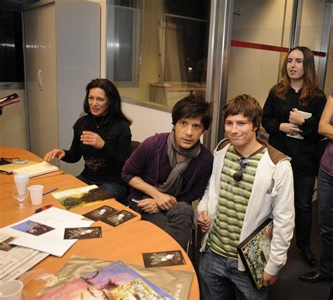 Avec l'actrice marie guillard, puis gwenaëlle bouchet, avec laquelle il a eu une fille, théa, désormais majeure. Nicola Sirkis à la rencontre de ses fans - Diaporama ...
