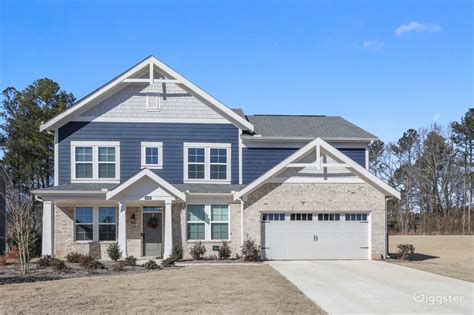 Suburban Serenity with Minimalist Design | Rent this location on Giggster