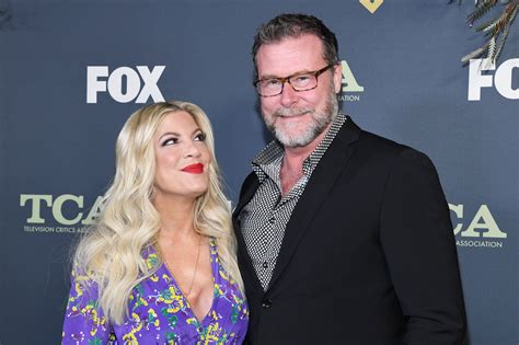 Bh90210 Star Tori Spellings Husband Dean Mcdermott Opens Up About What