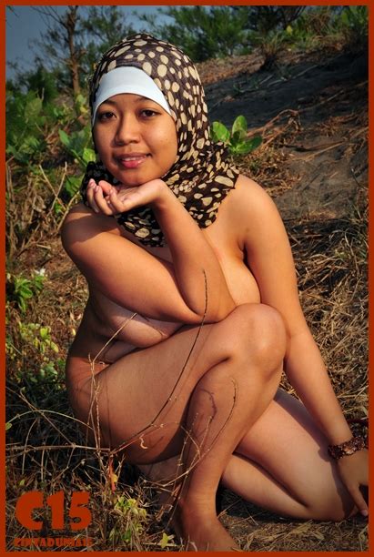 Foto Cewek Jilbab Telanjang Pamer Toket Gede Kumpulan Porno Hot