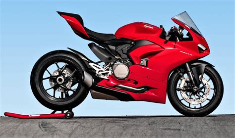 The panigale v2 has revised ergonomics aimed at improving comfort. Ducati Panigale V2: il piccolo diavolo | GPone.com