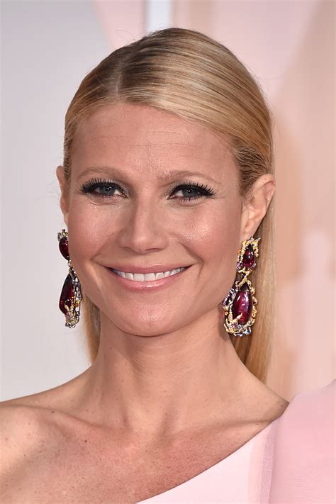 Oscars 2015 The Details Behind Gwyneth Paltrow S One Of A Kind Jewelry Hollywood Reporter