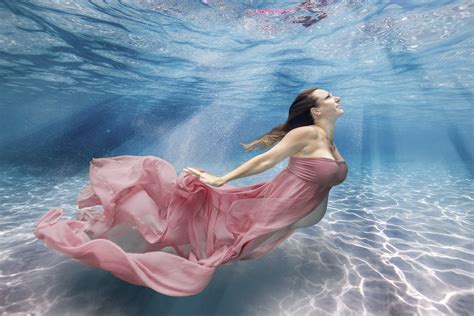 4 Tips For Shooting Underwater Maternity Portraits Mozaik Uw