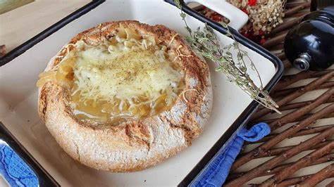 Sopa De Cebolla En Pan Receta F Cil Con Una Presentaci N Sorprendente