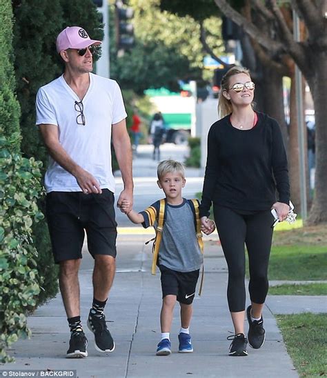Reese witherspoon & ryan phillippe's son is dad's twin! Reese Witherspoon holds hands with husband and son on walk