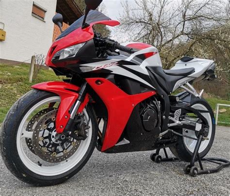 Foloow me on socail media! HONDA CBR 600 RR, 2008 god.