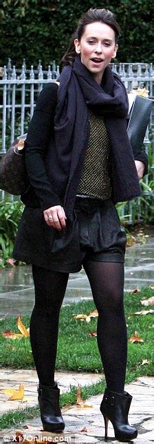 Jennifer Love Hewitt Doesnt Let The Rain Bring Her Down Daily Mail Online