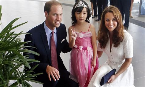 William And Kates Singapore Visit Young Royals See The Sights Of Asian City State Daily Mail
