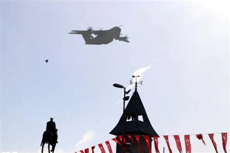 Kayseri de Cumhuriyet kutlamalarında Koca Yusuf uçakları ilgiyle
