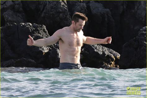Hugh Jackman Goes Shirtless For Hawaiian Beach Vacation Photo 3358561