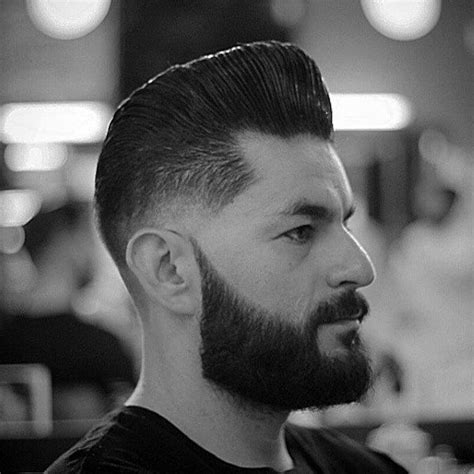 If you are fading up with the same old design and are planning to have a fresh organic look next year, then you should immediately add taper fade haircut in your bucket list. Taper Fade Haircut für Männer - 50 männliche Frisuren ...