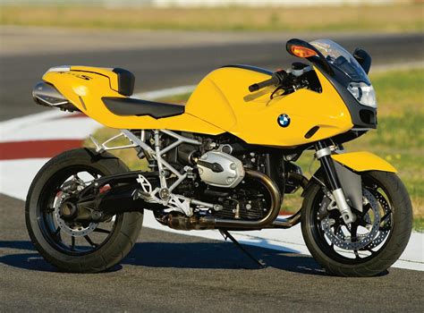 La bmw r1200 s è una motocicletta del segmento delle sportive prodotta dalla casa tedesca bmw. BMW R nine T Heritage line confirmed - BikesRepublic