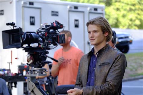 Macgyver 2016 Lucas Till Cusick Eads Sex Appeal On Set Behind The Scenes Appealing George