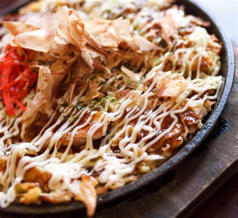 Barbekü sos için tüm malzemeleri bir kap içinde karıştırın ve 10 okonomiyaki harcı için unu geniş bir kabın içerisine alın ve ortasına çukur açarak tuzu serpiştirin. Kimchi Okonomiyaki Recipe - Japan Centre