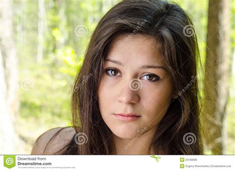 het portret van de close up van mooi jong meisje stock afbeelding image of zorg maak 25100609