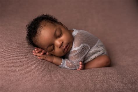 Preparing Your Newborn Baby For Their Portrait Session