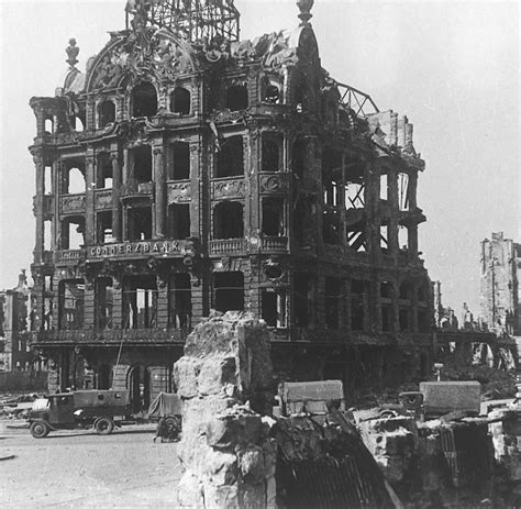 Pin von Marianne Gram Hansen auf Dresden | Ruinen, Berlin ...