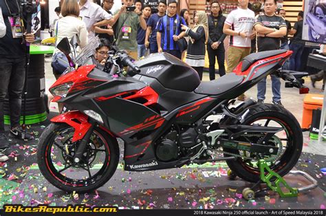 Lini ninja 250 menjanjikan nuansa berkendara yang epik setiap hari dengan mesin 249 cc, kerangka ringan, dan gaya ninja yang tajam. 2018 Kawasaki Ninja 250 official launched at AOS 2018 ...