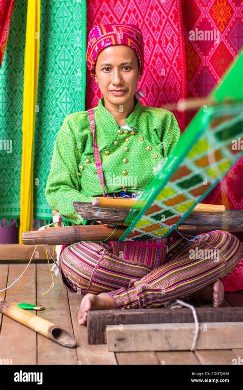 Evelinda Otong Hamja Wearing Traditional Yakan Clothes Weaving At The