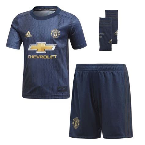 Specifically, the navy blue piece is inspired by the royal blue kit donned by the united team that scored a victory in the 1968 european cup final. Manchester United Kids Adidas Third Kit 2018/19 - Official ...