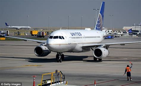 United Airlines Refuses Girl 10 Because Of Her Leggings Daily Mail