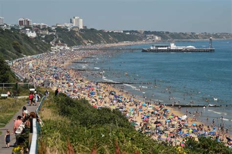 Bournemouth Declares Major Incident As Thousands Crowd Englands Beaches