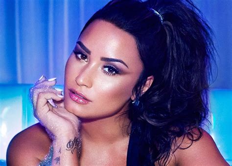 Demi Lovato Arde Las Redes Con Sexy Traje De Baño Y Mostrando Los Pechos