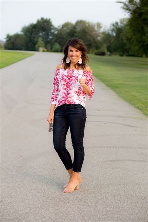 date night outfit red paisley top cyndi spivey night outfits date night outfit party outfit