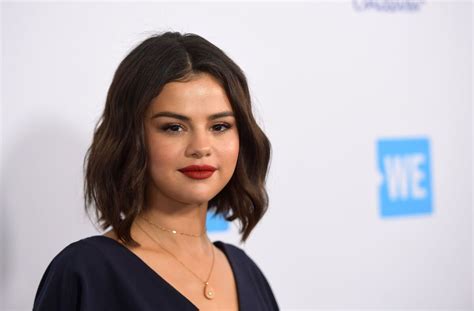 selena gomez shows off major cleavage in sexy white bustier for movie s premiere ibtimes