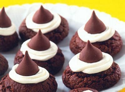 You can use almost any variety of hershey's kisses to stuff these cookies, but their classic milk chocolate is still my favorite. Hershey's Kisses with Macadamia Nut Cookies Recipe-Kisses ...