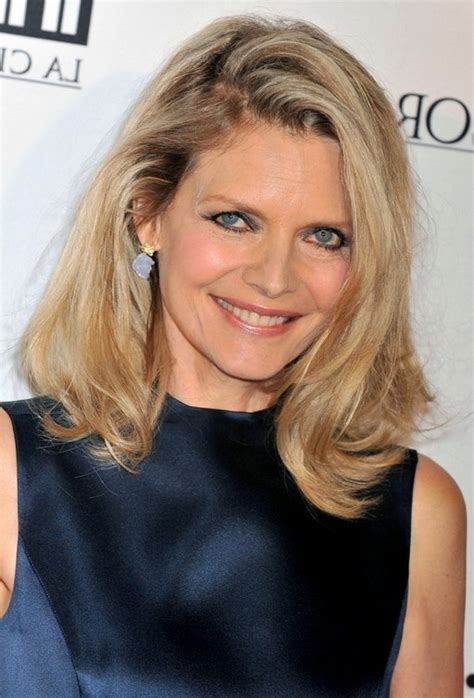 Michelle Pfeiffer Latest Medium Blonde Wavy Hairstyle Styles Weekly