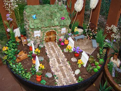 Diy crafts for gifts diy craft projects fairy garden houses fairy gardens dinosaur garden hobby lobby crafts fairy crafts fairy furniture funky art. What have I done now?: How to Make a Fairy Garden