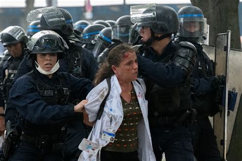 Manifestation Des Soignants Plaintes De Policiers Contre L Infirmi Re Interpell E