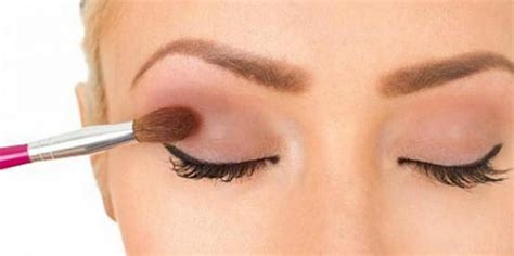 Best Cream Eyeshadow For Mature Eyes With Ultimate Guide